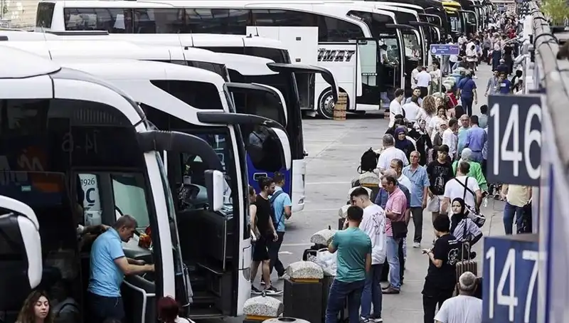 İstanbul'dan Ayrılanların Sayısı Hızla Artıyor: 369 Bin 453 Kişi Şehri Terk Etti