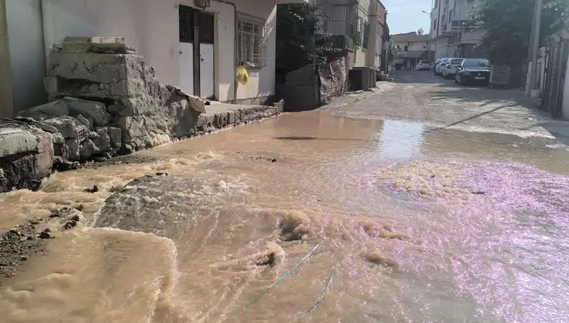 İçme Suyu Hattı Patladı: Çarşıda Hayat Durma Noktasına Geldi!