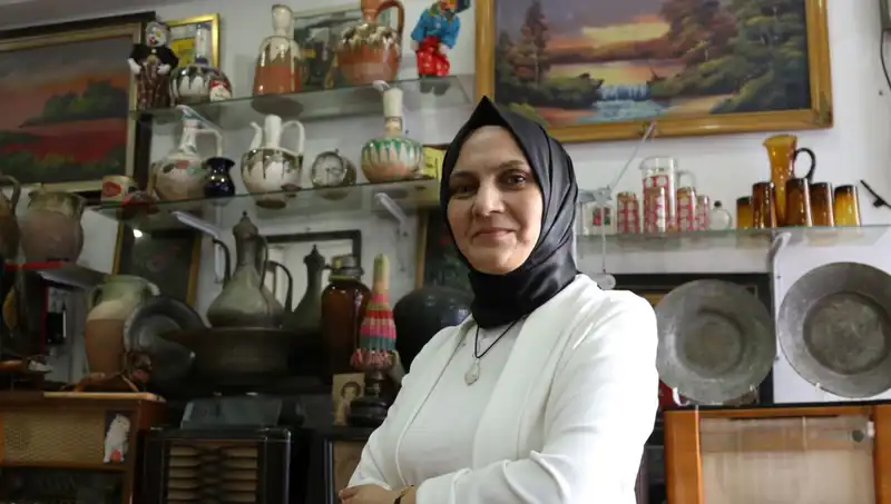 Eşine Eski Eşyaları Topladığı İçin Kızıyordu, Şimdi Para Kazanıyor!