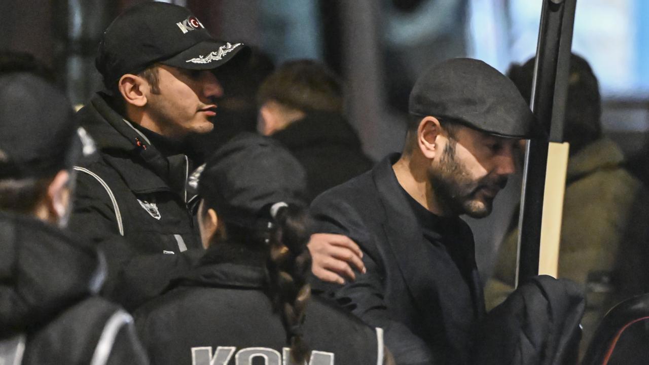 Beşiktaş Belediye Başkanı Akpolat İhale Yolsuzluğundan Tutuklandı