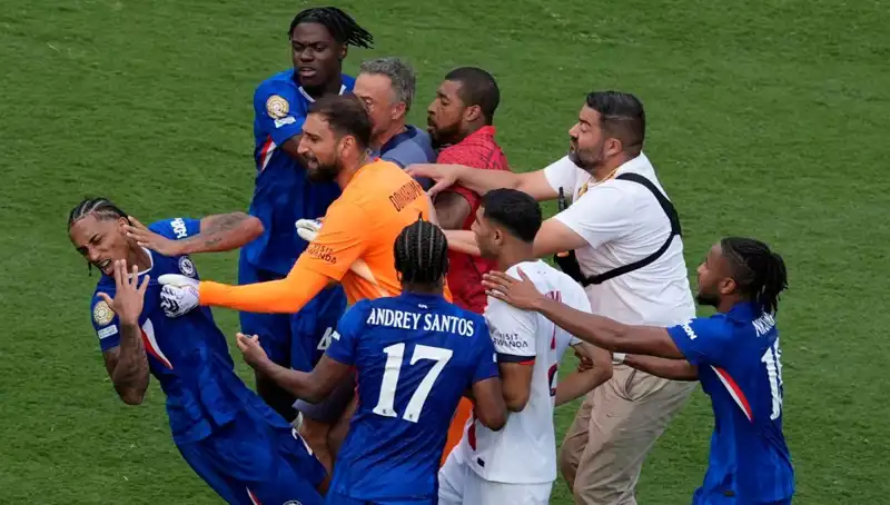 Dev Finalin Ardından Şok Edici Anlar: Teknik Direktörden Futbolcuya Yumruk!