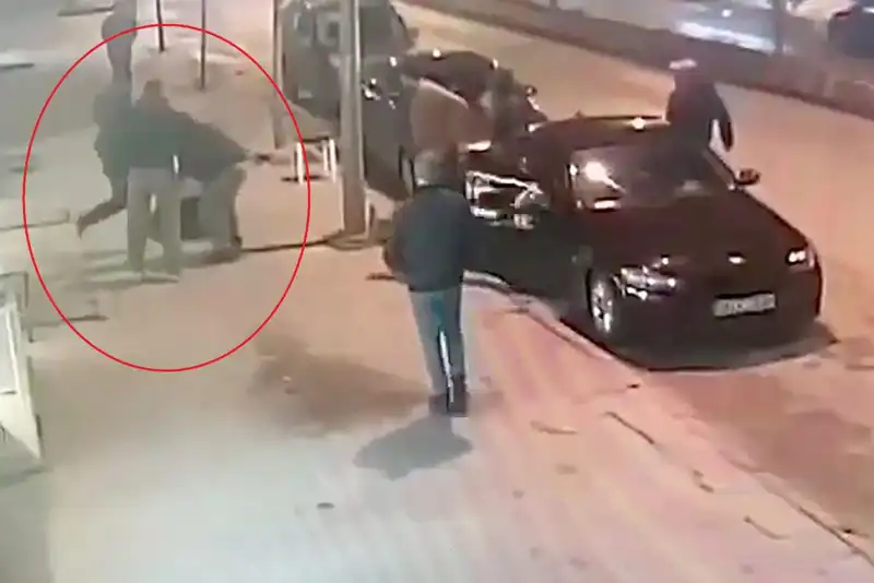 Bacak Kıran Park Yeri Kavgası: Üç Kişi Saldırdı!