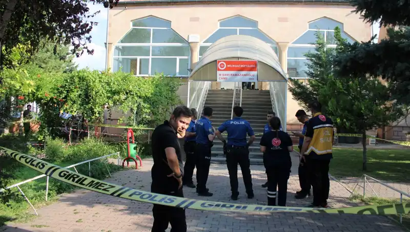 İki Arkadaş Arasındaki Kanlı Hesaplaşma: Namazda İnfaz Edildi