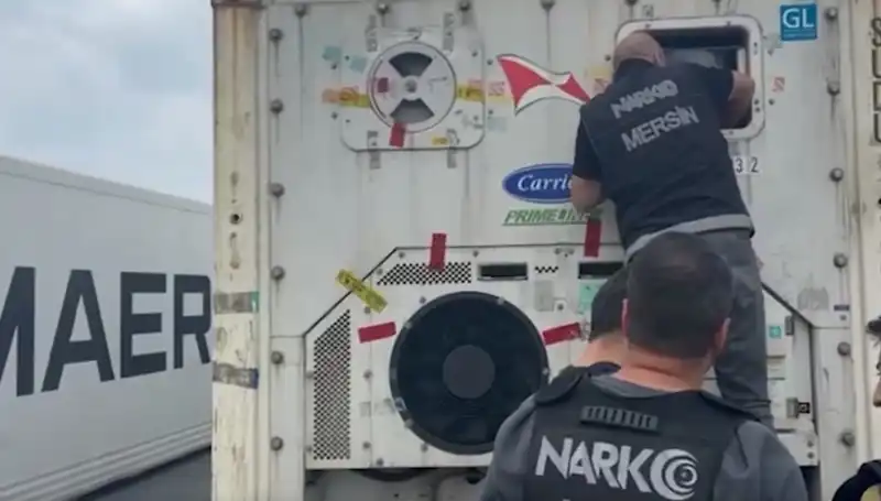 Mersin'de Dev Uyuşturucu Operasyonu: Yakalanan Şüphelilerin Sayısı Dikkat Çekiyor