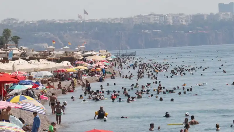 Antalya'da Deniz Sıcaklıkları Rekor Seviyelere Ulaşıyor!