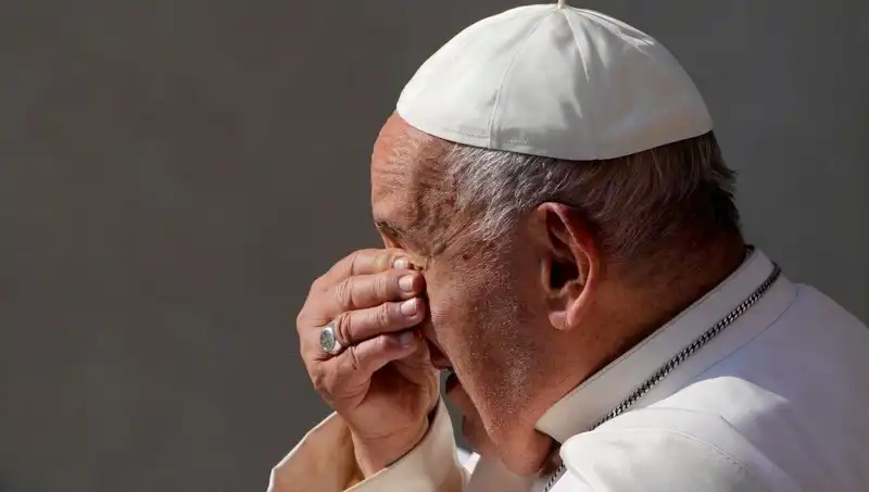 Papa Francis'ten Hastane Odasından Duygusal Mesaj: "Buradan Size Eşlik Ediyorum"