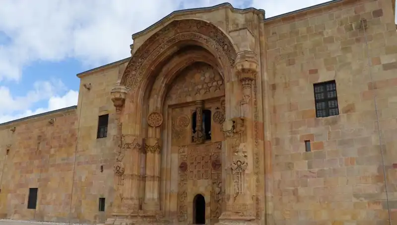 Divriği Ulu Camii ve Darüşşifası: Tarihin Kalbinde Ziyaretçi Akını