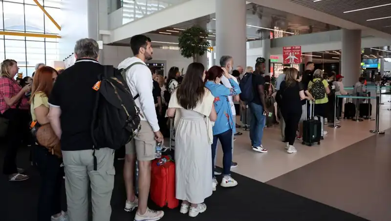 İstanbul Havalimanı'nda Bayram Yoğunluğu: 1642 Uçuşla Yeni Rekor
