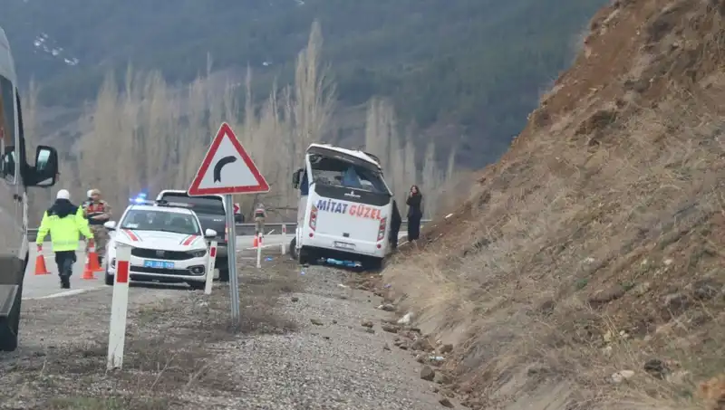 Oltu'da İşçi Servisi Faciası: Çok Sayıda Yaralı Var!