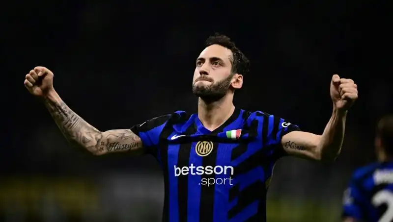 Hakan Çalhanoğlu, Inter İle Yeni Dönem İçin Kritik İstanbul Görüşmesinde