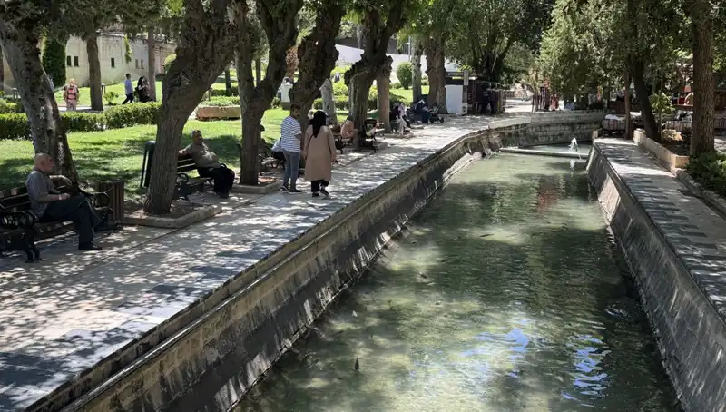 Şanlıurfa'da Termometreler Sıcaklık Rekoru Kırdı, Vatandaşlar Çare Arıyor!