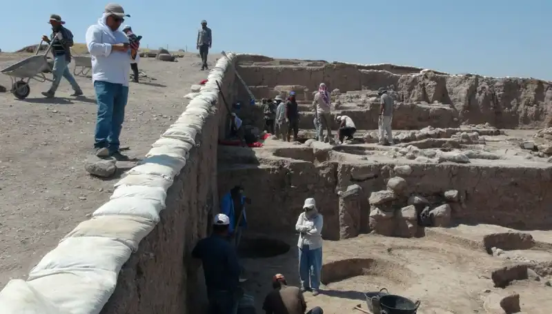 Kilis’te Oylum Höyük Kazıları Sıcak Havaya Rağmen Devam Ediyor