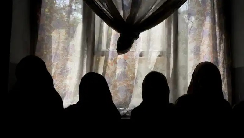 Taliban'dan Şok Karar: Kadın Yazarların Eserlerine Yasak Geldi