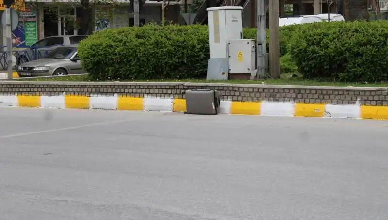 Minibüsten Düşen Valiz, Polisi Harekete Geçirdi: Olayın Ardındaki Gizem Ne?