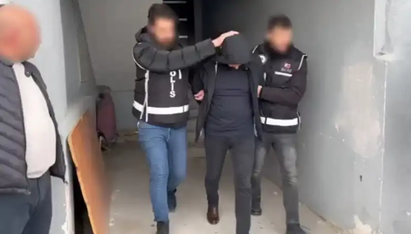Dört İlde Dört Çeteye Yönelik Operasyon: Kaçak Silah ve Patlayıcılar Ele Geçirildi