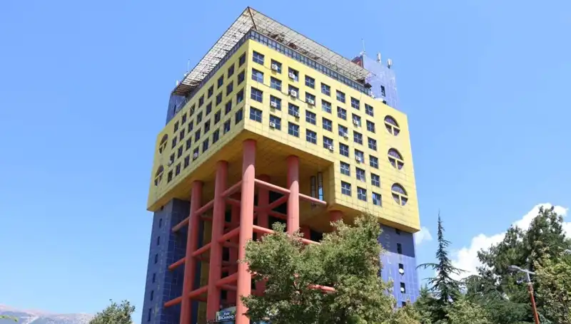 Dünyanın En Saçma Binası Yerini Yeni Projeye Bıraktı: İnşaat Başladı