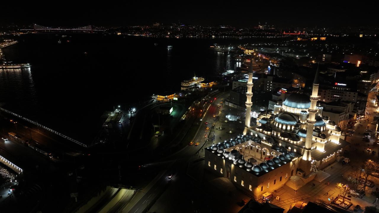 Müslümanlar, Miraç Kandili'ni Kutluyor