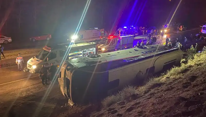 İşçi Servisi Şarampole Devrildi: 23 Kişi Yaralandı, Sinirler Gerildi
