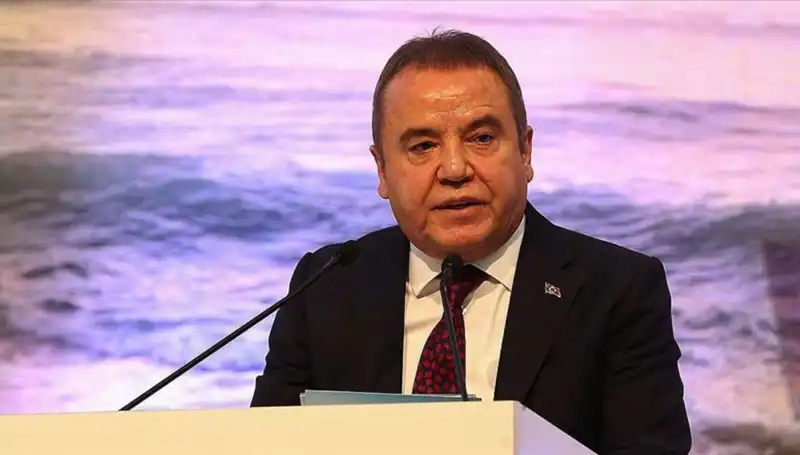 Antalya'nın Nakış Gibi Belediye Başkanı Muhittin Böcek'in Hayatı ve Başarıları