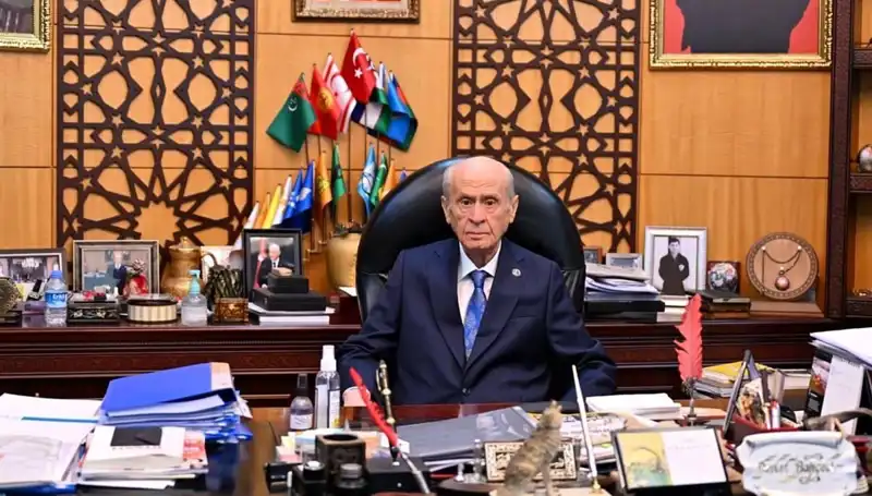 Bahçeli, Süper Lig Şampiyonu Galatasaray’ı Tarihi Başarı İçin Kutladı