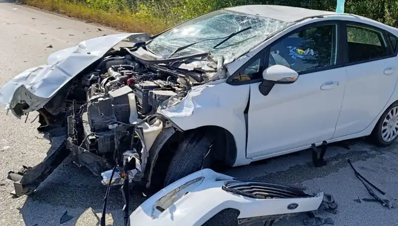 Çanakkale'de Feci Trafik Kazası: İki Yaralı, Neler Oldu?