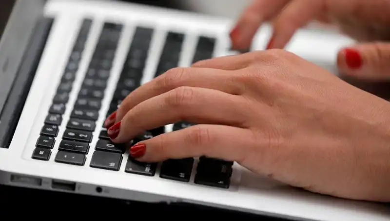 Laptop Mikrofonlarındaki Gizli Tehlike: Kapalıyken Bile Dinleniyor Musunuz?