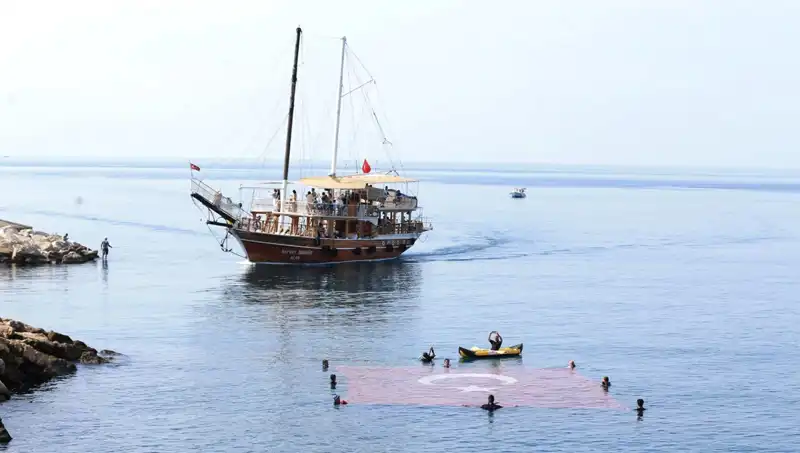 Denizde 15 Temmuz Anması: Kahramanlar Unutulmadı, Geçmişe Saygı Duyuldu