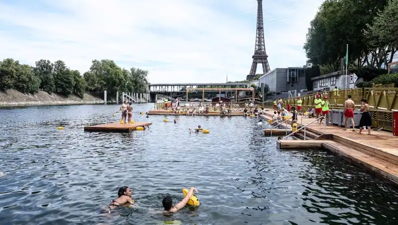 Fransa'da Seine Nehri 102 Yıl Sonra Yüzmeye Açıldı!
