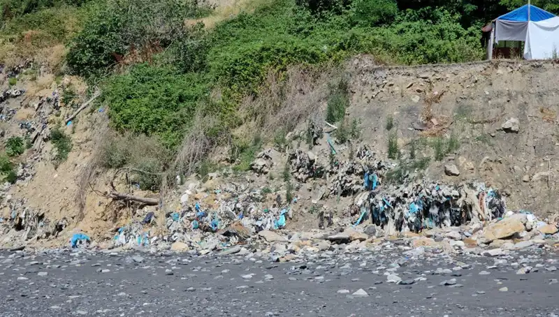 Kozlu Sahil'de Temizlik Krizi: Çöp Yığınına Dikkat Çekildi
