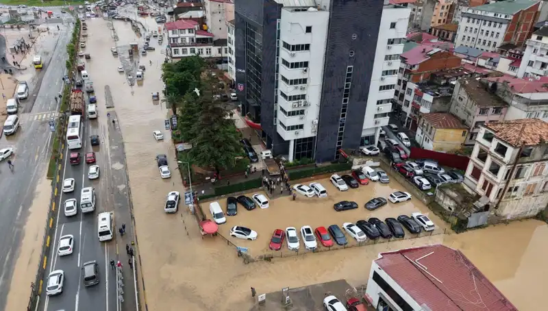 Trabzon'da Sel Felaketi: Kayıp kişi İçin Arama Kurtarma Çalışmaları Devam Ediyor
