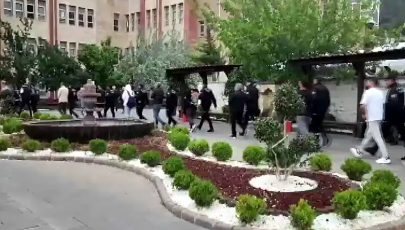 İstanbul'da 200 Milyon Liralık Vurgun Operasyonunda 16 Kişi Tutuklandı