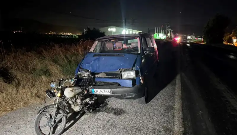 Söke'de Feci Kaza: Minibüs Motosiklete Çarptı, Üç Yaralı