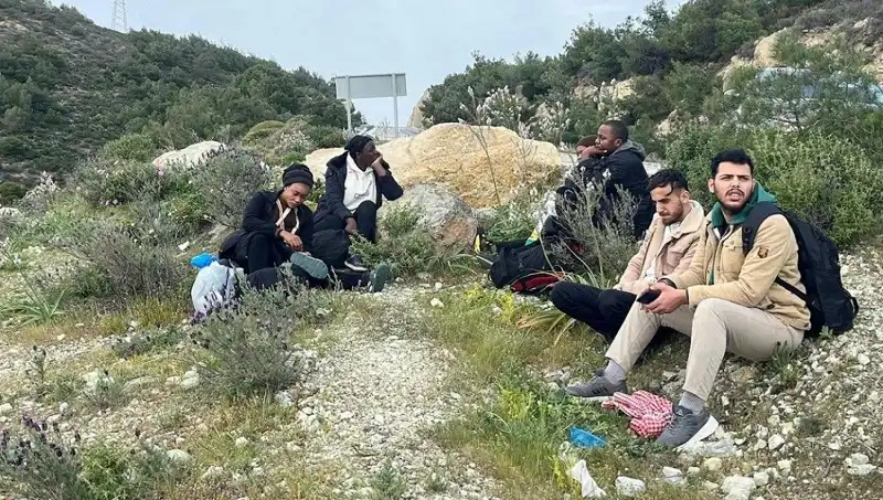 İki İlde 20 Düzensiz Göçmen Ele Geçirildi: Detaylar Ortaya Çıktı