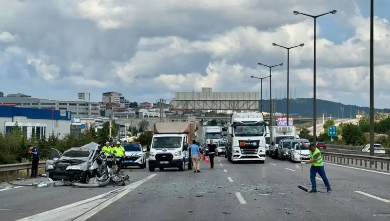 Otoyolda Trafiği Felç Eden Kazanın Detayları ve Kurtarma Çalışmaları