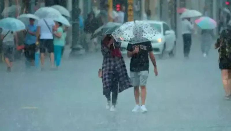 Meteoroloji'den Kritik Uyarılar: Yangın Bölgesinde Rüzgar, İstanbul'da Sağanak Yağmur