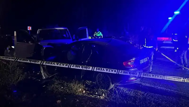 Minibüs Ters Şeritte Dehşet Saçtı: Korkunç Kaza 1 Can Aldı, 8 Kişi Yaralı
