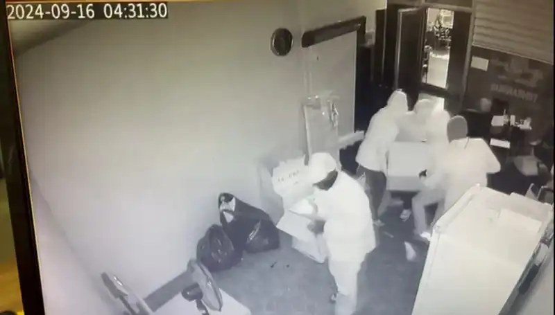 Şok Eden Hırsızlık: Kasayı Sırtlayıp Götürmekte Bulundu!