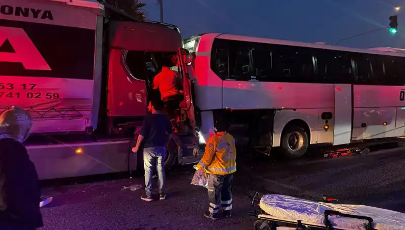 4 Araçlık Zincirleme Trafik Kazası: 1 Kişi Hayatını Kaybetti
