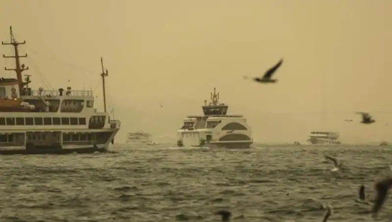 Türkiye'de Çöl Tozu Geçişi: Maskeyle Dolaşma Uyarısı ve Bayram Hava Durumu