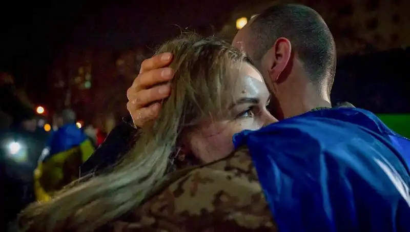 Ukrayna ve Rusya Arasında 350 Savaş Esirinin Takası Gerçekleşti