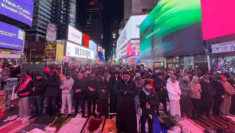 New York Times Meydanı’nda İkilik Teravih Namazıyla İlgili Heyecan Verici Organizasyon