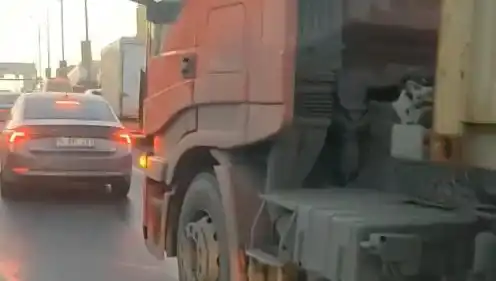 D-100 Karayolu'nda Yol Verme Kavgası: TIR İle Tehlikeli Çatışma!