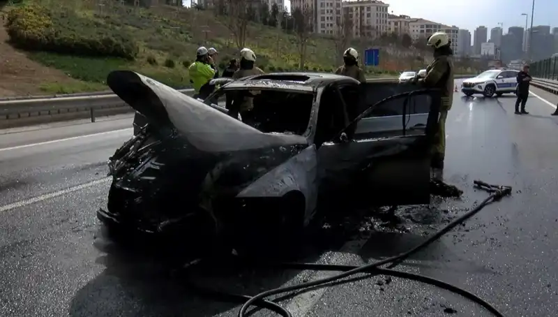 Otomobil Yangını: Alev Alev Yanan Araç Küle Döndü, Sebebi Ne?