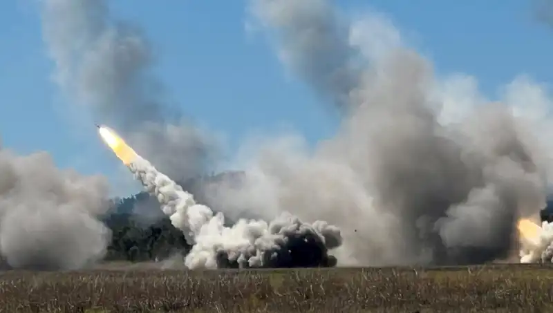 Avustralya'nın En Büyük Askeri Tatbikatında HIMARS ile Yapılan İlk Atış