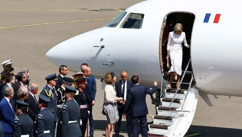 Eşi, Macron’un Elini Neden Havada Bıraktı? Olayın Gizemi Çözülüyor