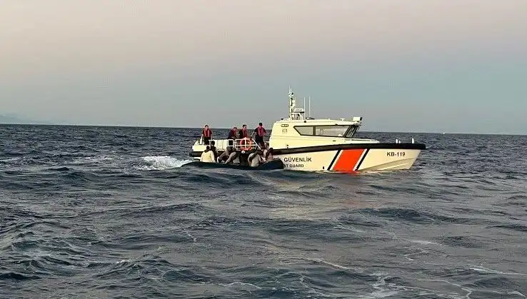 Ayvacık Açıklarında 17 Göçmen Kurtarıldı: Yeni Bir Umut Mu?