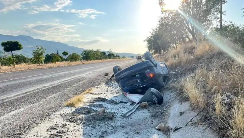 Adıyaman'da Kaza: Otomobil Takla Attı, 2 Yaralı!
