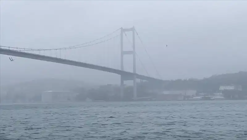 İstanbul Boğazı'nda Yoğun Sis Gemi Trafiğini Olumsuz Etkiledi