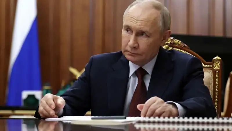 Rusya'da Dijital Gulag: Putin'in Yeni Teknolojisi Her Cihazda Zorunlu Olacak