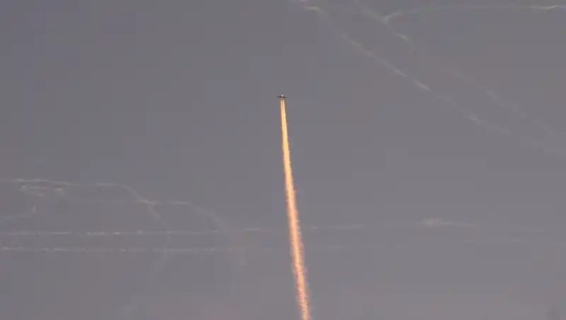 Ürdün'de Gizemli Cisim Düşmesi: Üç Yaralı ve Tedirgin Atmosfer